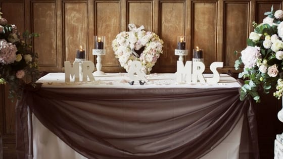 Allestire il tavolo della cerimonia – Setting the ceremony table