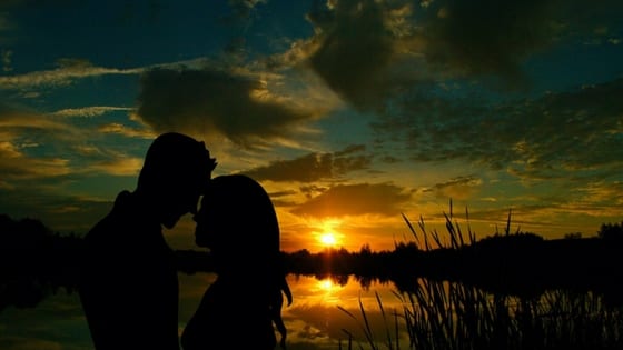 bacio al tramonto