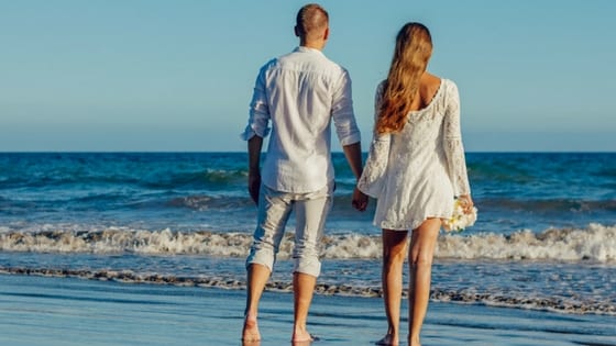 Matrimonio a piedi nudi sulla spiaggia