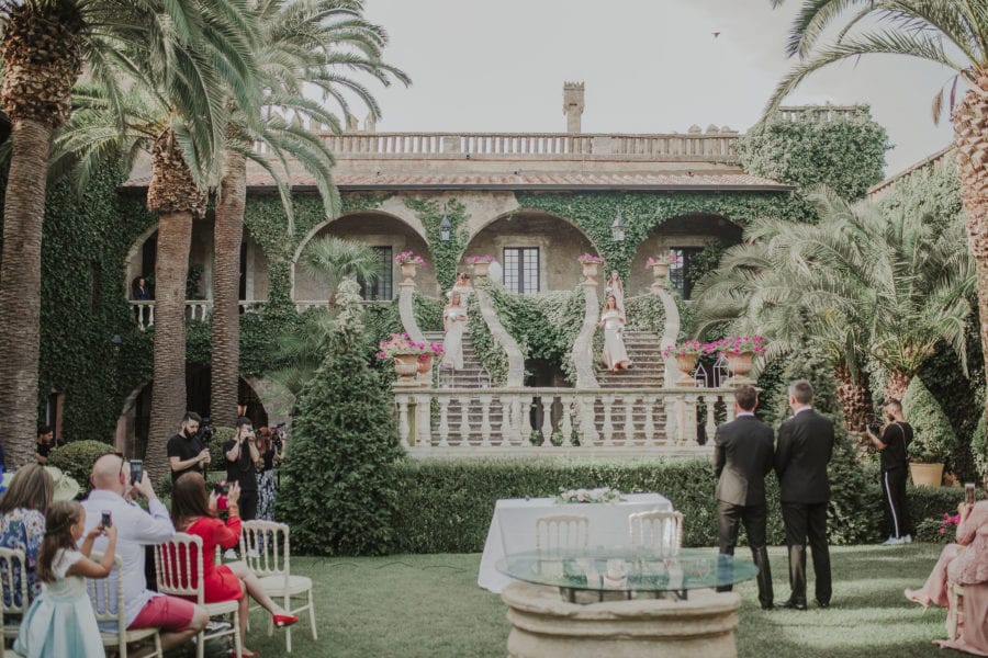 matrimonio civile tra lecce e brindisi: l'arrivo della sposa dalle scale del giardino